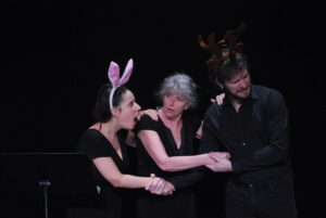 APLTP_8 trois comédiens lisant des textes sur le thème de la vie, l’amour la mort